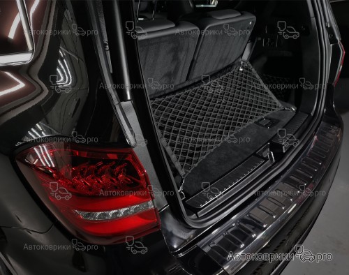 Сетка в багажник Mercedes-Benz GLS GL 2012-2019 Эластичная текстильная сетка вертикального крепления, препятствующая скольжению и перемещению предметов в багажном отделении автомобиля.