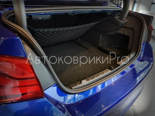 Сетка в багажник BMW 4 серии 2013-2020 Эластичная текстильная сетка вертикального крепления, препятствующая скольжению и перемещению предметов в багажном отделении автомобиля.