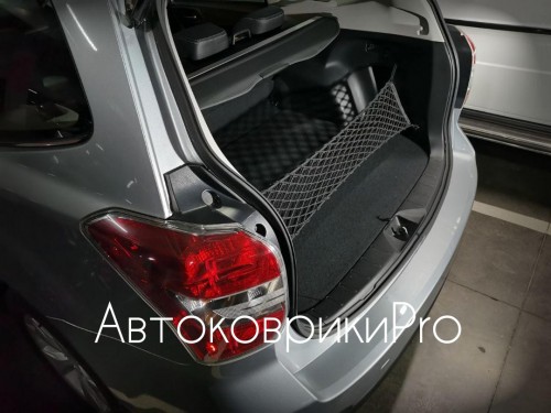 Сетка в багажник Subaru Forester 2012-2018 Эластичная текстильная сетка вертикального крепления, препятствующая скольжению и перемещению предметов в багажном отделении автомобиля.