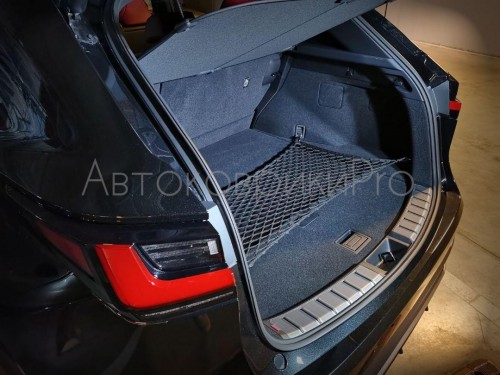 Сетка в багажник Lexus NX 2021- Эластичная текстильная сетка горизонтального крепления, препятствующая скольжению и перемещению предметов в багажном отделении автомобиля.