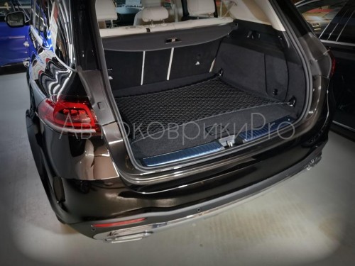 Сетка в багажник Mercedes-Benz GLE 2019- Эластичная текстильная сетка горизонтального крепления, препятствующая скольжению и перемещению предметов в багажном отделении автомобиля.
