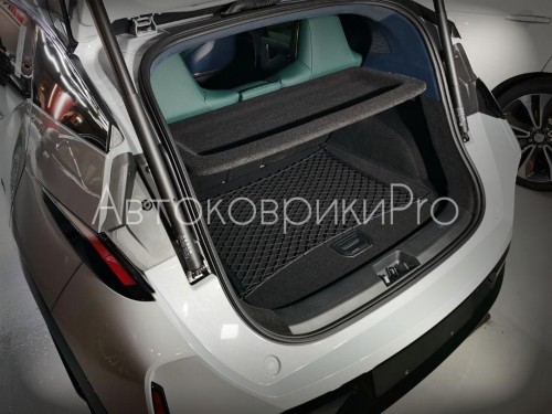 Сетка в багажник Zeekr X 2023- Эластичная текстильная сетка горизонтального крепления, препятствующая скольжению и перемещению предметов в багажном отделении автомобиля.