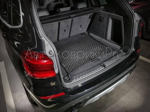 Сетка в багажник BMW X3 2017- Эластичная текстильная сетка горизонтального крепления, препятствующая скольжению и перемещению предметов в багажном отделении автомобиля.