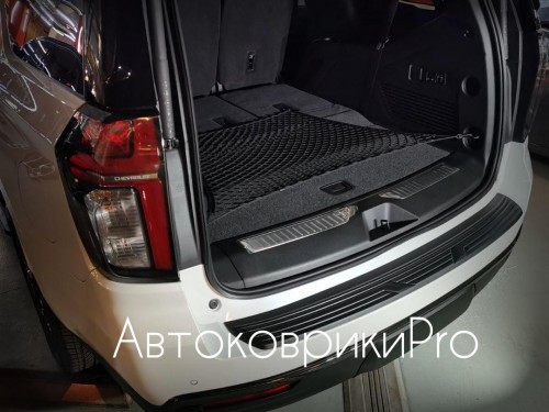 Сетка в багажник Chevrolet Tahoe 2020- Эластичная текстильная сетка горизонтального крепления, препятствующая скольжению и перемещению предметов в багажном отделении автомобиля.