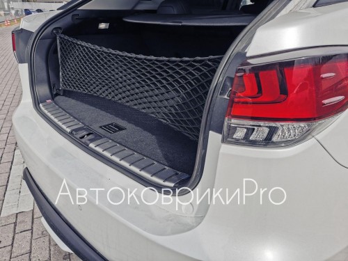 Сетка в багажник Lexus RX 2015- Эластичная текстильная сетка вертикального крепления, препятствующая скольжению и перемещению предметов в багажном отделении автомобиля.