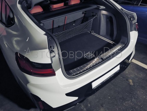 Сетка в багажник BMW X4 2018- Эластичная текстильная сетка вертикального крепления, препятствующая скольжению и перемещению предметов в багажном отделении автомобиля.