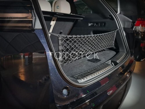 Сетка в багажник LiXiang L7 2023- Эластичная текстильная сетка вертикального крепления, препятствующая скольжению и перемещению предметов в багажном отделении автомобиля.