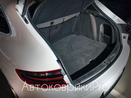 Сетка в багажник автомобиля Porsche Macan Эластичная текстильная сетка вертикального крепления, препятствующая скольжению и перемещению предметов в багажном отделении автомобиля.