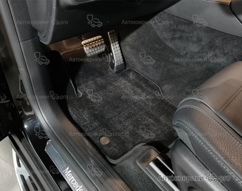 Коврики в салон Mercedes-Benz GLS 2019- Комплект текстильных ковриков черного, серого, бежевого или коричневого цвета. Основа из термопластичной резины обеспечивает полную водонепроницаемость и защиту. Возможен заказ одного или более ковриков из комплекта.