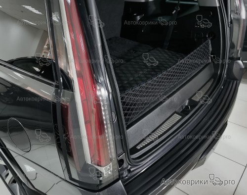 Сетка в багажник Cadillac Escalade 2014-2020 Эластичная текстильная сетка вертикального крепления, препятствующая скольжению и перемещению предметов в багажном отделении автомобиля.