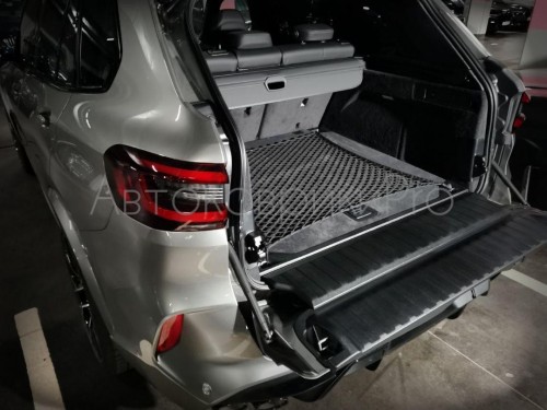 Сетка в багажник автомобиля BMW X5 2018- Эластичная текстильная сетка горизонтального крепления, препятствующая скольжению и перемещению предметов в багажном отделении автомобиля.