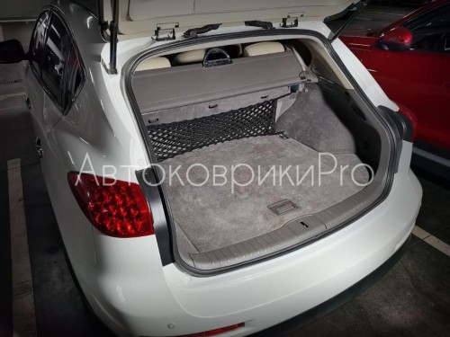 Сетка в багажник Infiniti QX50 EX 2008-2018 Эластичная текстильная сетка вертикального крепления, препятствующая скольжению и перемещению предметов в багажном отделении автомобиля.