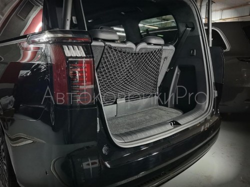 Сетка в багажник Zeekr 009 2022- Эластичная текстильная сетка вертикального крепления, препятствующая скольжению и перемещению предметов в багажном отделении автомобиля.