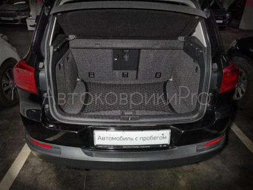 Сетка в багажник Volkswagen Tiguan 2008-2016 Эластичная текстильная сетка горизонтального крепления, препятствующая скольжению и перемещению предметов в багажном отделении автомобиля.