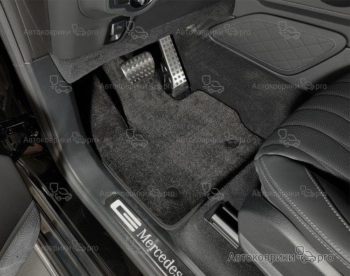 Коврики в салон Mercedes-Benz G-класса 2018- Комплект текстильных ковриков черного, серого, бежевого или коричневого цвета. Основа из термопластичной резины обеспечивает полную водонепроницаемость и защиту. Возможен заказ одного или более ковриков из комплекта.