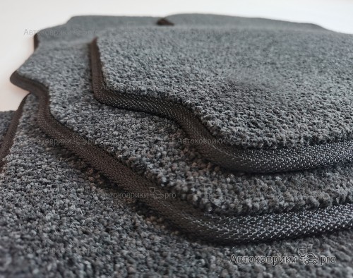 Коврики в салон BMW XM 2023- Комплект текстильных ковриков черного, серого, бежевого или коричневого цвета. Основа из термопластичной резины обеспечивает полную водонепроницаемость и защиту. Возможен заказ одного или более ковриков из комплекта.