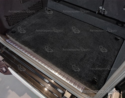 Коврик в багажник Mercedes-Benz G-класса 2018- Текстильный коврик багажника черного, серого, бежевого или коричневого цвета. Резиновая основа обеспечивает полную водонепроницаемость и защиту.