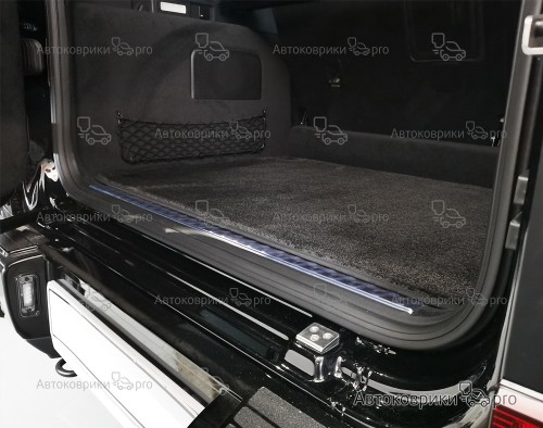 Коврик в багажник Mercedes-Benz G-класса 2006-2018 Текстильный коврик багажника черного, серого, бежевого или коричневого цвета. Резиновая основа обеспечивает полную водонепроницаемость и защиту.