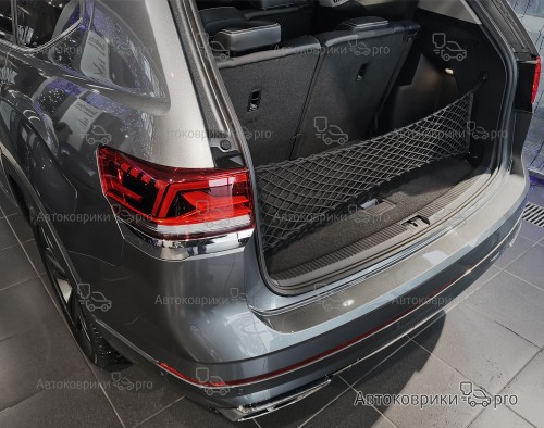Сетка в багажник Volkswagen Teramont 2017- Эластичная текстильная сетка вертикального крепления, препятствующая скольжению и перемещению предметов в багажном отделении автомобиля.