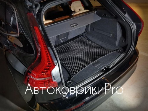 Сетка в багажник Volvo XC60 2017- Эластичная текстильная сетка горизонтального крепления, препятствующая скольжению и перемещению предметов в багажном отделении автомобиля.