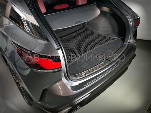 Сетка в багажник Lexus RX 2022- Эластичная текстильная сетка горизонтального крепления, препятствующая скольжению и перемещению предметов в багажном отделении автомобиля.