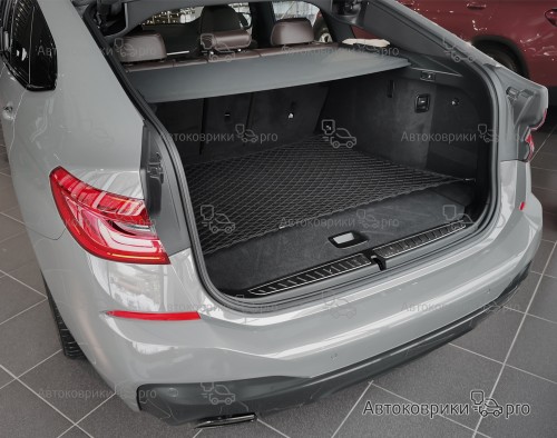 Сетка в багажник BMW 6 серии GT 2017- Эластичная текстильная сетка горизонтального крепления, препятствующая скольжению и перемещению предметов в багажном отделении автомобиля.