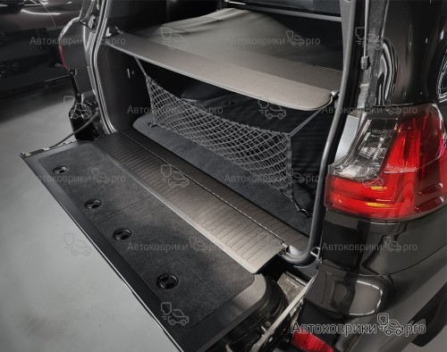 Сетка в багажник Lexus LX 2007-2021 Эластичная текстильная сетка вертикального крепления, препятствующая скольжению и перемещению предметов в багажном отделении автомобиля.