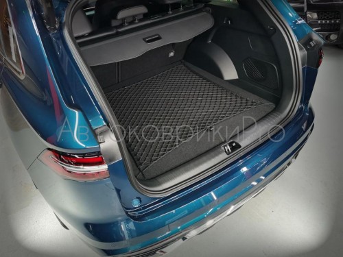Сетка в багажник Geely Monjaro 2023- Эластичная текстильная сетка горизонтального крепления, препятствующая скольжению и перемещению предметов в багажном отделении автомобиля.