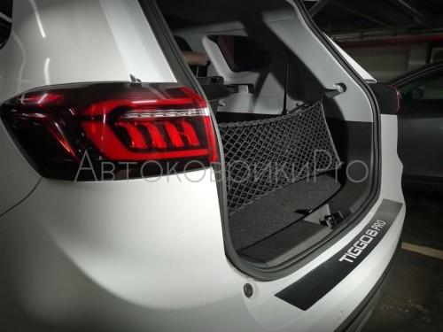 Сетка в багажник Tenet T8 2025- Эластичная текстильная сетка вертикального крепления, препятствующая скольжению и перемещению предметов в багажном отделении автомобиля.