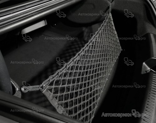 Сетка в багажник Mercedes-Benz CLA 2013-2019 Эластичная текстильная сетка вертикального крепления, препятствующая скольжению и перемещению предметов в багажном отделении автомобиля.