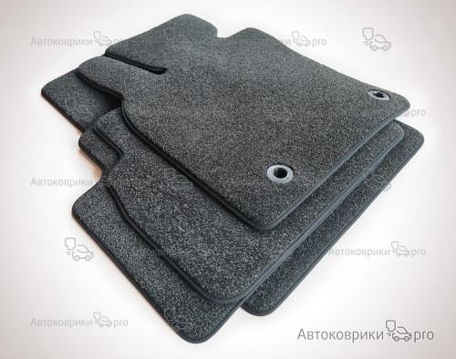 Коврики в салон Kia Quoris 2012-2019 Комплект текстильных ковриков черного, серого, бежевого или коричневого цвета. Основа из термопластичной резины обеспечивает полную водонепроницаемость и защиту. Возможен заказ одного или более ковриков из комплекта.