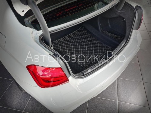 Сетка в багажник BMW 3 серии 2012-2019 Эластичная текстильная сетка горизонтального крепления, препятствующая скольжению и перемещению предметов в багажном отделении автомобиля.